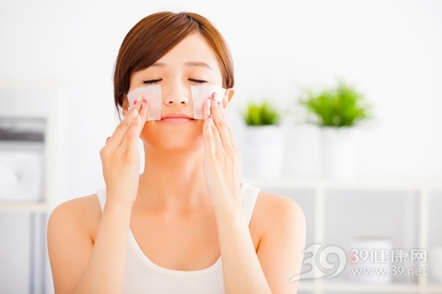 不同肤质美白方法大揭秘,选对产品告别暗沉肌肤 青年 女 护肤 美容 保湿 补水 化妆棉 敷脸_33291709_xxl
