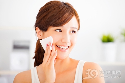 想要真正达到美白效果 就得对症下药! 青年 女 护肤 美容 保湿 补水 化妆棉_33152456_xxl