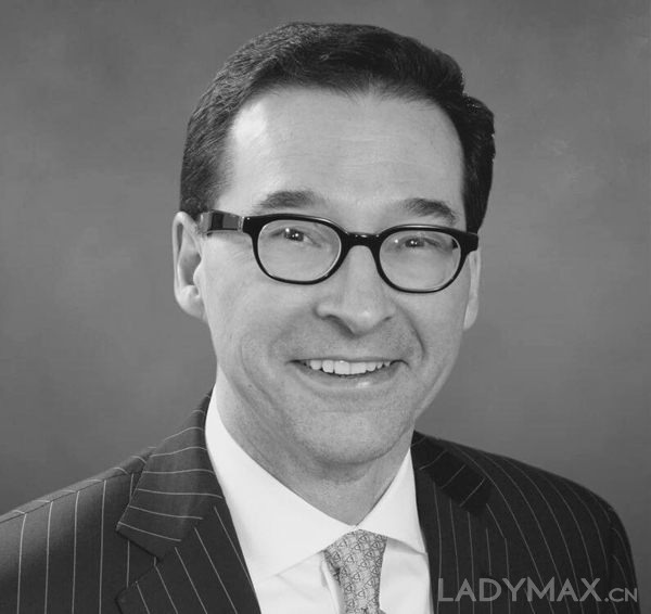 露华浓任命Chanel前亚太区总裁Fabian Garcia为CEO 露华浓任命Chanel前亚太区总裁Fabian Garcia为CEO