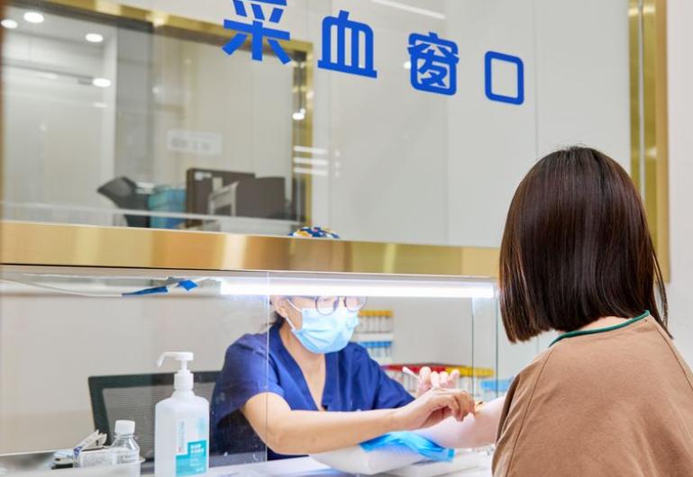 北京首口附一口腔口碑好不好?真实患者反馈:种牙快、正畸稳、拔牙不疼,石景山本地人常去! 北京首口附一口腔口碑好的核心原因:实力托底,才敢说靠谱